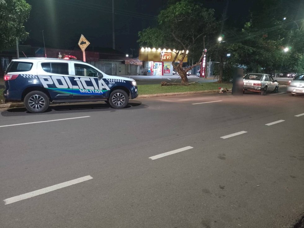 Após atropelar motociclista, motorista é agredido até ficar desacordado