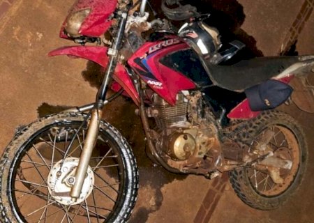 Motociclista perde a vida em colisão fatal com carreta estacionada em Fátima do Sul.