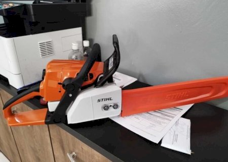 Homem invade empresa rouba item, danifica carros e vai preso.