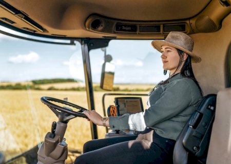 Sicredi reforça parceria com produtoras rurais no 8º Congresso Nacional das Mulheres do Agronegócio.