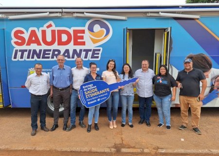Suzano entrega ônibus equipado para levar atendimento médico a comunidades afastadas em cidade no MS.