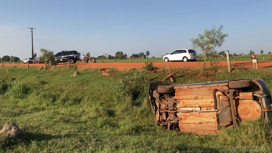 Após perda de controle, carro capota e condutor morre em Taquarussu