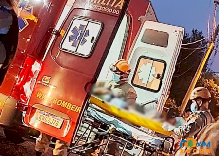 Menino é atropelado por carro após descer de ônibus