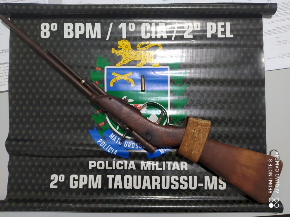 Homem é preso pela Polícia Militar após agredir e ameaçar esposa com arma de fogo em Taquarussu