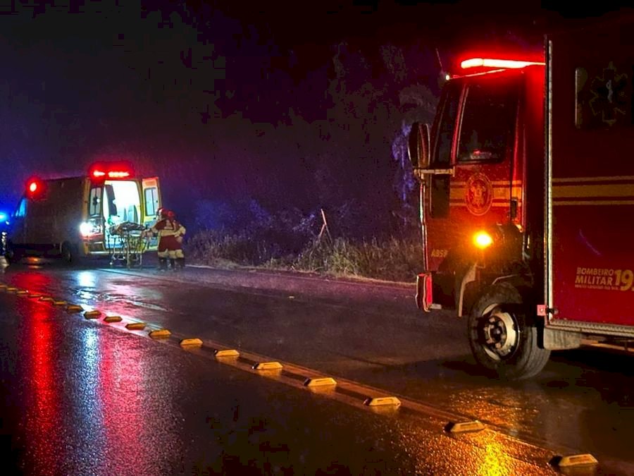 Motorista é arremessado para fora de carro durante capotagem e morre