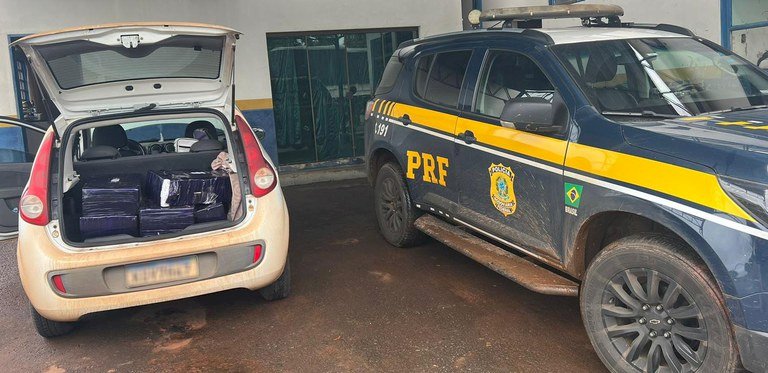 PRF apreende 363 Kg de maconha e recupera veículo em Nova Andradina
