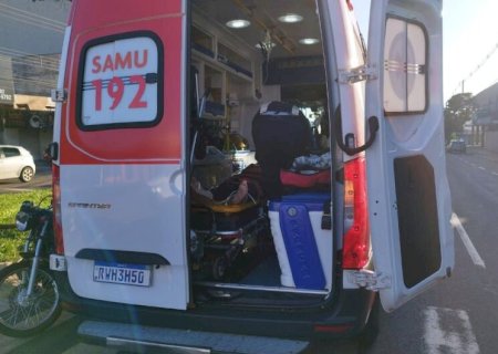Mulher fica em estado gravíssimo após colisão entre motos