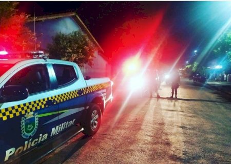 Polícia Militar prende duas pessoas após serem flagradas fornecendo bebidas alcoólicas para oito adolescentes em Nova Andradina