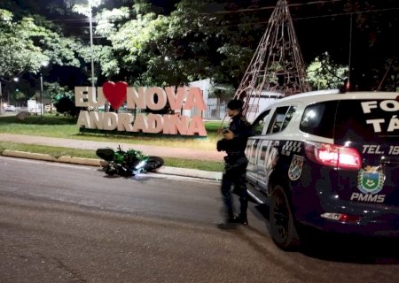 Polícia Militar conduz homem para a delegacia pela prática de direção perigosa no centro de Nova Andradina