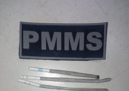 Polícia Militar conduz jovem para a delegacia portando drogas em Nova Andradina