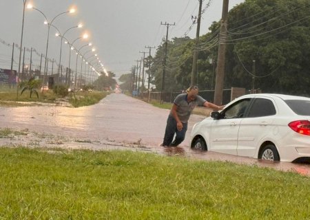 Forte chuva atinge região de Nova Andradina e causa alagamentos e transtornos