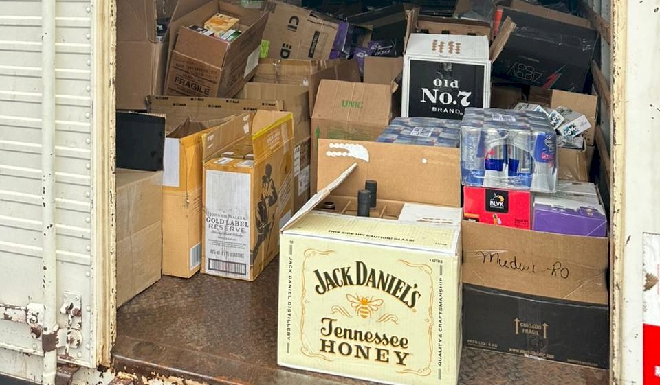 Polícia Civil prende homem responsável pelo depósito de cigarros eletrônicos e Power Honey