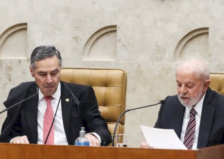 No STF, Lula defende regulação das redes sociais no país