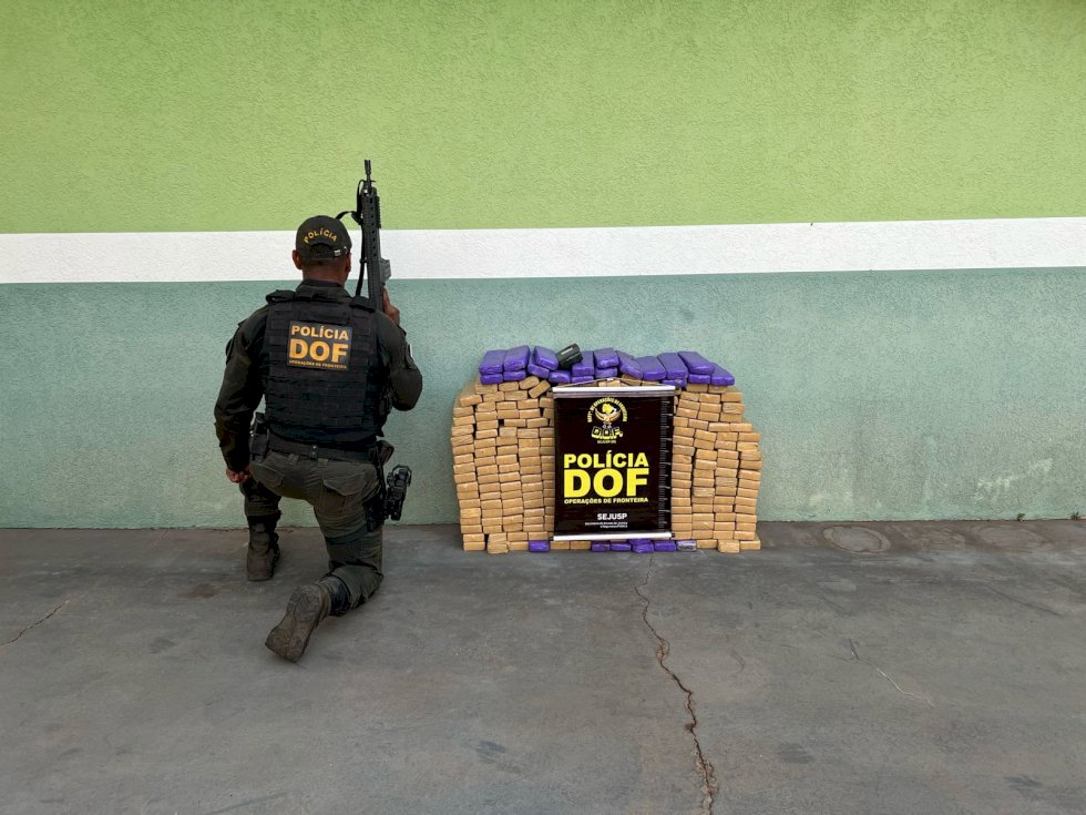 DOF apreende casal com mais de 200 quilos de maconha