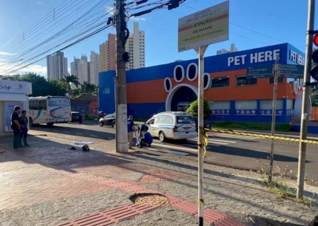 Motociclista na contramão morre após colidir em ônibus