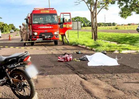 Motociclista morre após ser fechado por caminhão