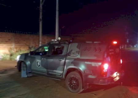 Dupla em moto mata um e deixa jovem em estado grave