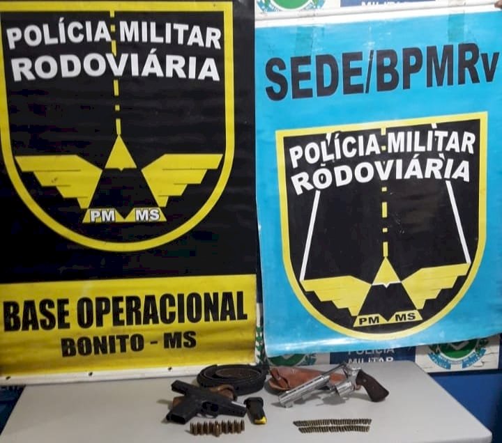 PMR aprende homem por porte ilegal de arma de fogo de restrito e posse de arma de fogo de uso permitido