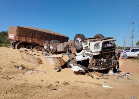 Acidente na BR-163, deixa três feridos e dois veículos destruídos