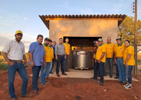 Prefeitura Municipal de Angélica realiza entrega de resfriador de leite para Associação