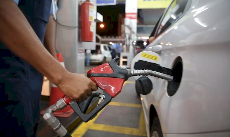 Petrobras anuncia aumento do preço da gasolina e do gás de cozinha