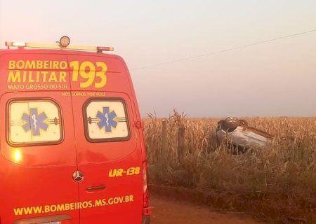 Nova Andradina - Capotamento na BR -376 em frente o Assentamento Santa Olga,  deixa uma mulher ferida