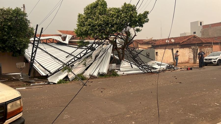 Vendaval provoca diversos estragos na cidade de Nova Andradina