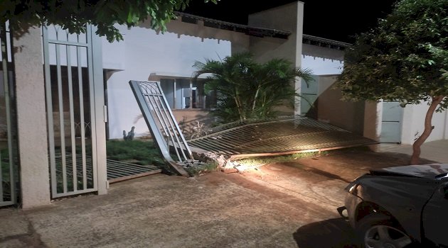 Novo Horizonte do Sul - Motorista perde controle da direção, derruba portão de residência, deixa uma vítima com varios ferimentos