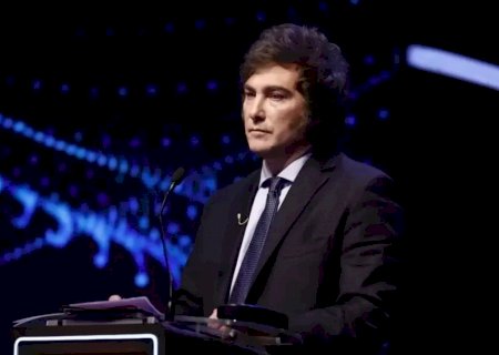 Reforma trabalhista proposta por Milei prevê jornada de 12 horas e salários pagos parcialmente em cupons