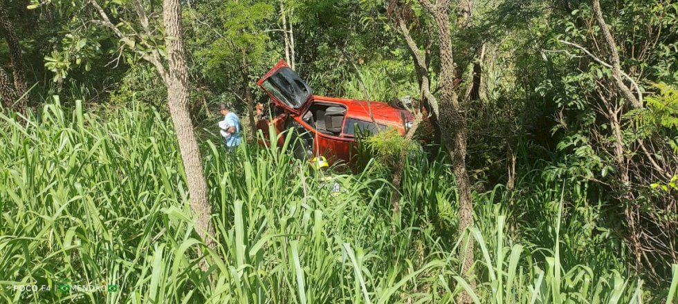 Nova Andradina - Motorista perde controle da direção e capota veículo na MS -134