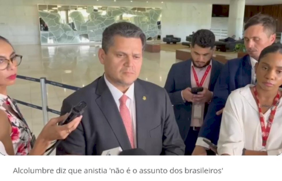 Alcolumbre diz que Bolsonaro tem direito à ampla defesa e que anistia \'não é um assunto dos brasileiros\'