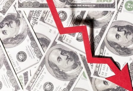 Dólar cai pela 12ª sessão seguida, a R$ 5,77, com dado dos EUA e notícias de tarifas