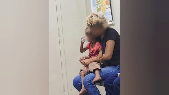 Criança de 3 anos é resgatada após sofrer agressões, ser amarrada e ficar desnutrida
