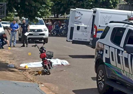 Mulher que conduzia bicicleta elétrica morre em colisão com caminhão em Nova Andradina