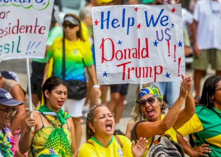 Em ato no Rio de Janeiro, Bolsonaro afirma que não fugirá do país