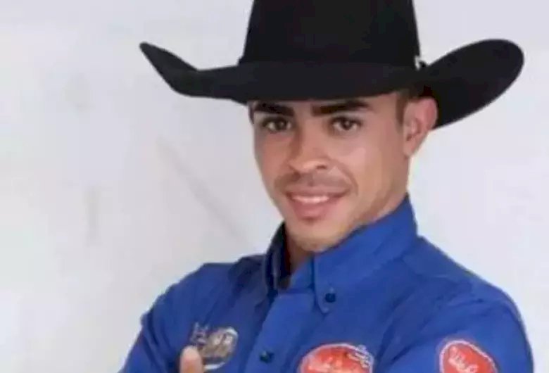 Peão é socorrido em estado grave ao cair de touro e bater a cabeça