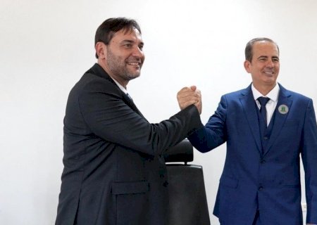 Justiça Eleitoral cassa mandatos de prefeito e vice de Nova Andradina por abuso de poder; ambos seguem nos cargos