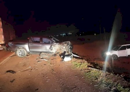 Colisão entre caminhonete e carro deixa duas vítimas feridas na BR -163