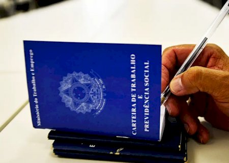 Desemprego recua para 5,6%, a menor taxa desde 2012, mostra IBGE