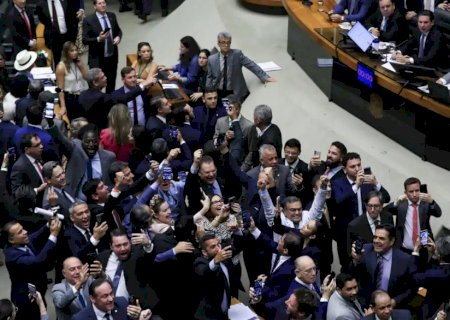 Câmara aprova retirada da MP do IOF da pauta; texto caduca