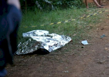 Em surto, homem percorre  bairro e é encontrado morto por populares