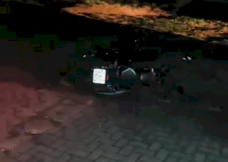 Motociclista morre após ser atropelado por van em frente ao semiaberto
