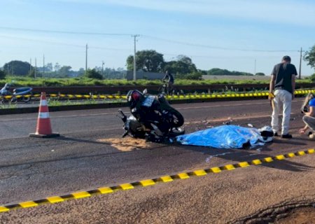 Motociclista morre em colisão violenta com carreta na BR-163; motorista fugiu