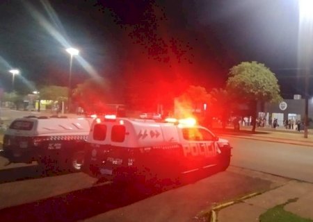 Após briga próximo a rodoviária, homem é atingido por 5 golpes de faca