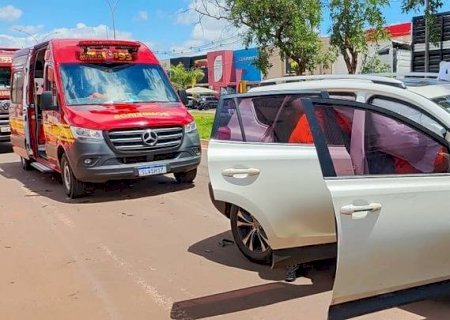 NOVA ANDRADINA: Colisão traseira envolvendo carro de passeio mobiliza atendimento do Corpo de Bombeiros