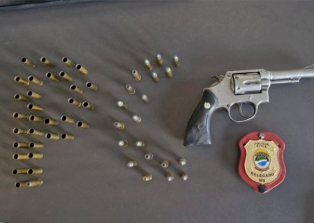 Em ações preventivas de enfrentamento à violência doméstica, Polícia Civil prende homem em Bataguassu e apreende arma de fogo e simulacro