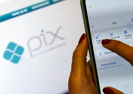 Receita Federal volta a negar taxação do Pix e alerta para golpes