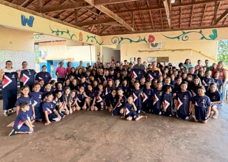 Angélica fortalece a educação com entrega de uniformes e aquisição de materiais escolares