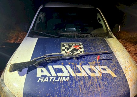 Nova Andradina - Polícia Militar conduzui homem para delegacia de policia por porte ilegal de arma de fogo