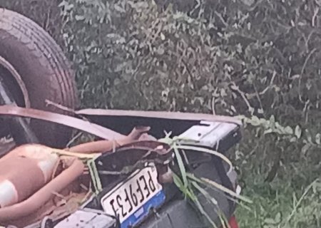 Veículo sai da pista e capota na BR-163 em Rio Brilhante; família escapa com ferimentos leves